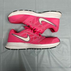 Nike Women's Fuchsia Athletic Shoes